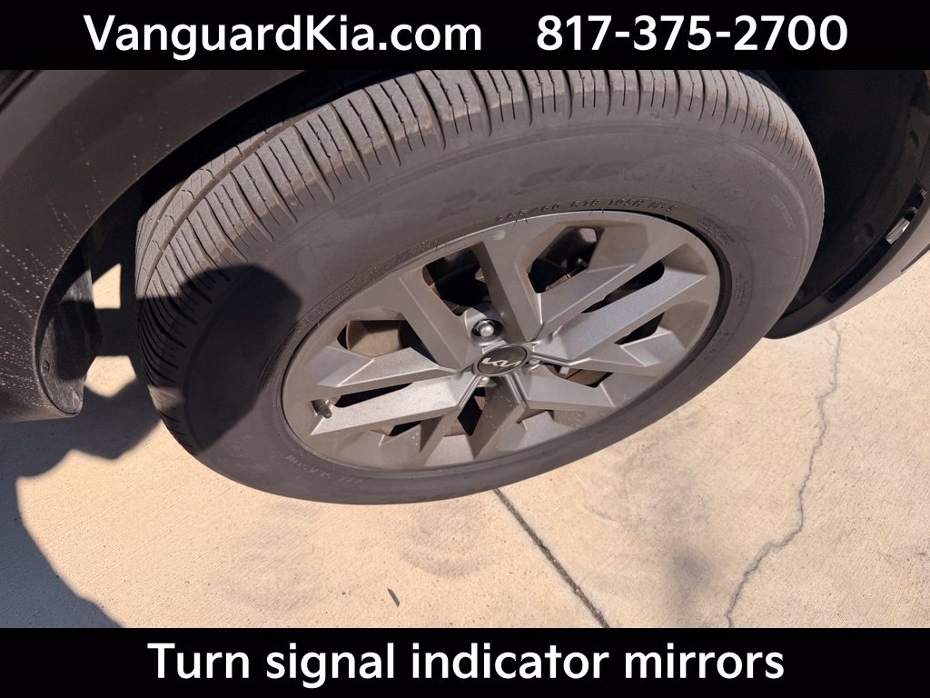 Certified 2025 Kia Telluride LX FWD image 11