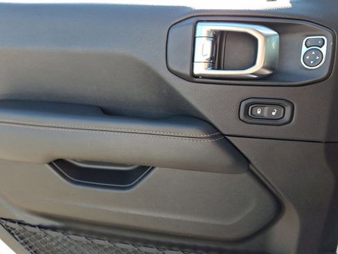 Used 2023 Jeep Gladiator Overland image 12