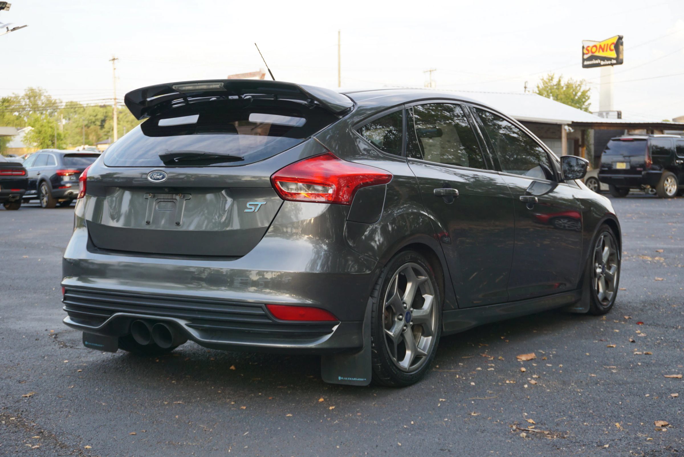 Used 2018 Ford Focus ST FWD image 5