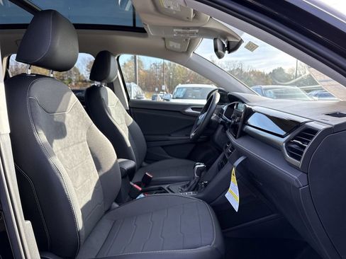 New 2026 Volkswagen Taos SE image 19