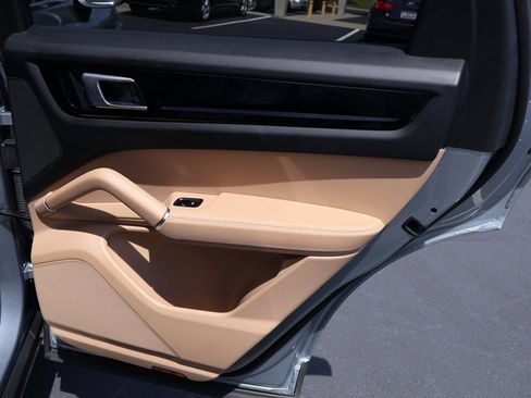 Used 2021 Porsche Cayenne Base image 15