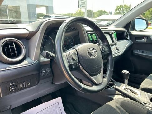 Used 2018 Toyota RAV4 XLE AWD/4WD image 32