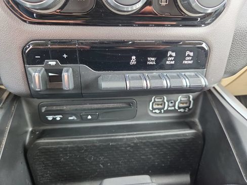 Used 2019 RAM 1500 Big Horn AWD/4WD image 48