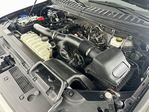Used 2024 Ford Expedition XLT AWD/4WD image 30