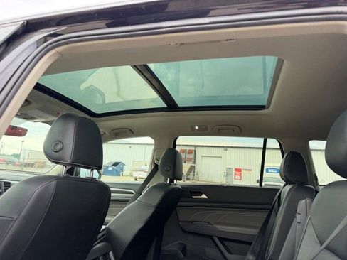 Used 2021 Volkswagen Atlas SE w/ Panoramic Sunroof Package FWD image 10