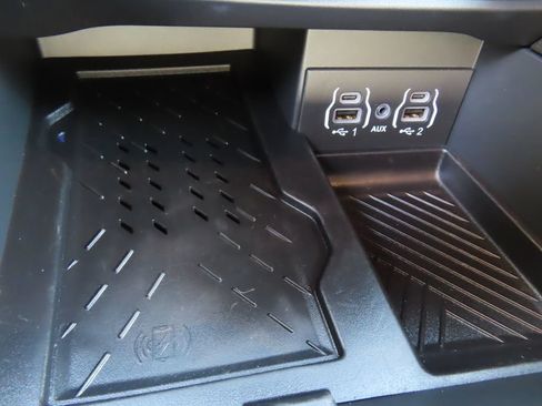 Certified 2025 Chrysler Pacifica Limited FWD image 10