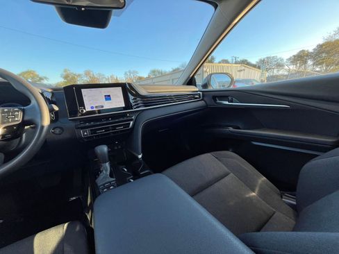 Used 2025 Toyota Camry LE image 35