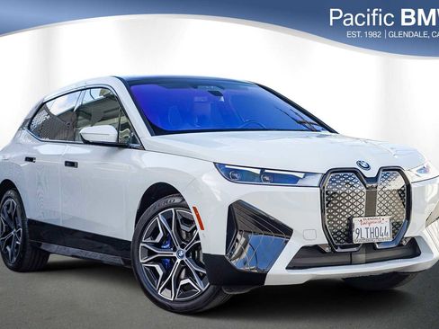 Used 2025 BMW iX xDrive50 image 1