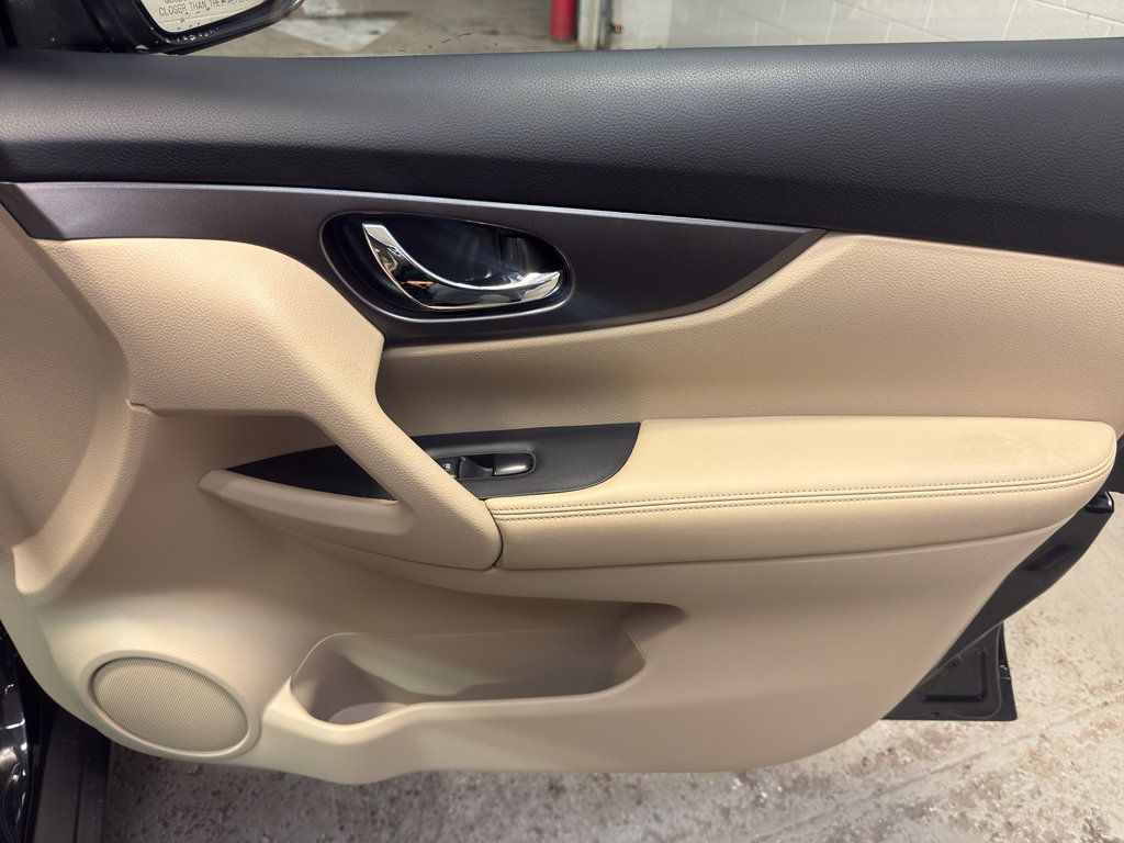 Used 2016 Nissan Rogue SV AWD/4WD image 21