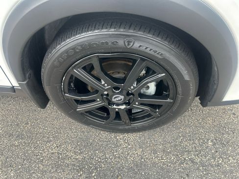 Used 2024 Nissan Kicks SR w/ SR Premium Package image 9