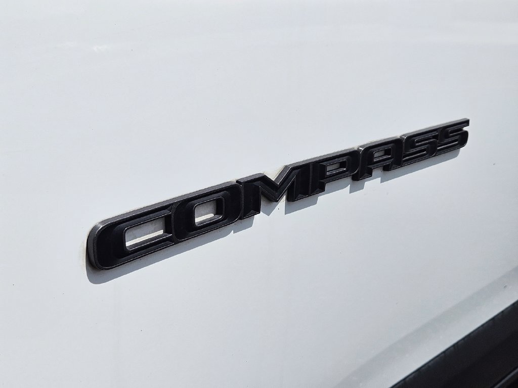 Used 2025 Jeep Compass Trailhawk AWD/4WD image 11