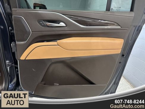 Used 2023 Cadillac Escalade ESV Premium Luxury AWD/4WD image 19