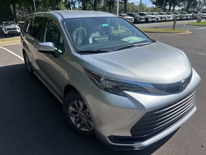New 2025 Toyota Sienna LE