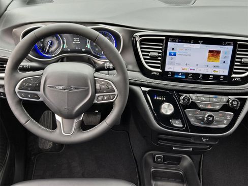 New 2026 Chrysler Pacifica Select image 25