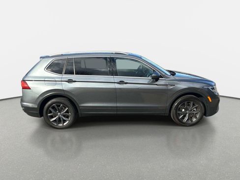 Used 2023 Volkswagen Tiguan SE w/ Panoramic Sunroof Package image 4