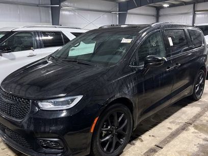 Used 2025 Chrysler Pacifica Limited