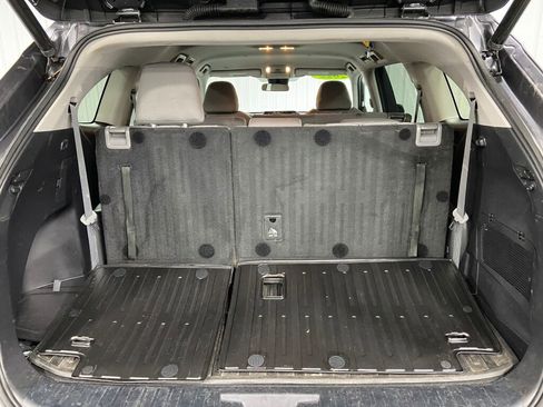 Used 2022 Toyota Highlander LE image 11