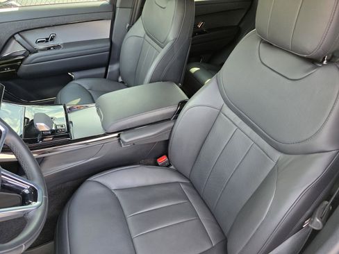 Used 2024 Land Rover Range Rover Sport SE image 12