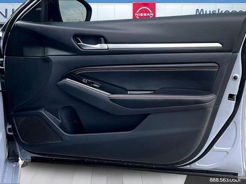 Used 2023 Nissan Altima 2.5 SR w/ SR Premium Package image 25