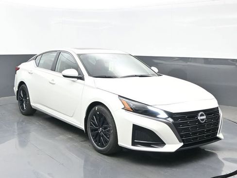 New 2026 Nissan Altima 2.5 SV w/ SV Special Edition Package FWD image 8