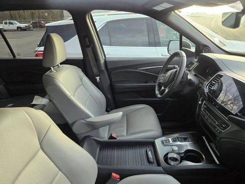 Used 2023 Honda Passport EX-L image 3