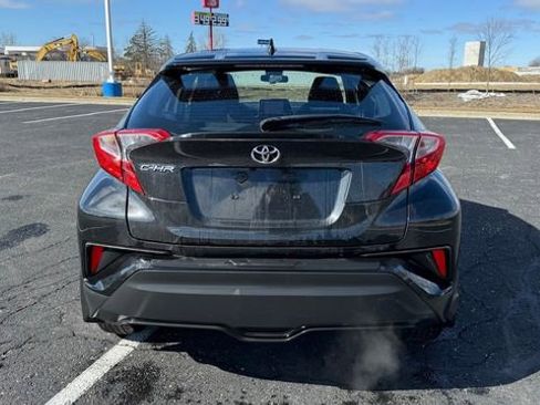 Used 2022 Toyota C-HR XLE image 4