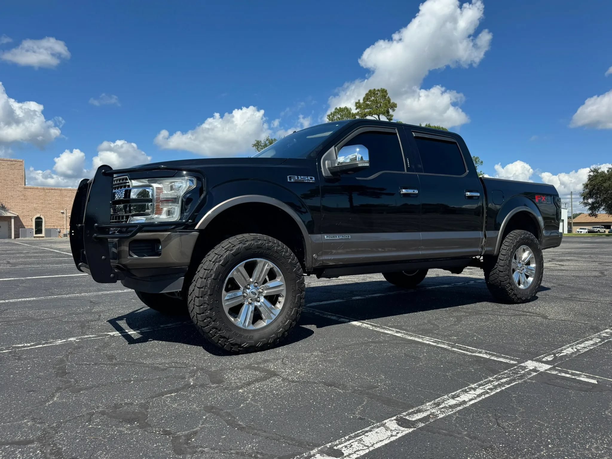 Used 2018 Ford F150 Lariat w/ Equipment Group 502A Luxury AWD/4WD image 2