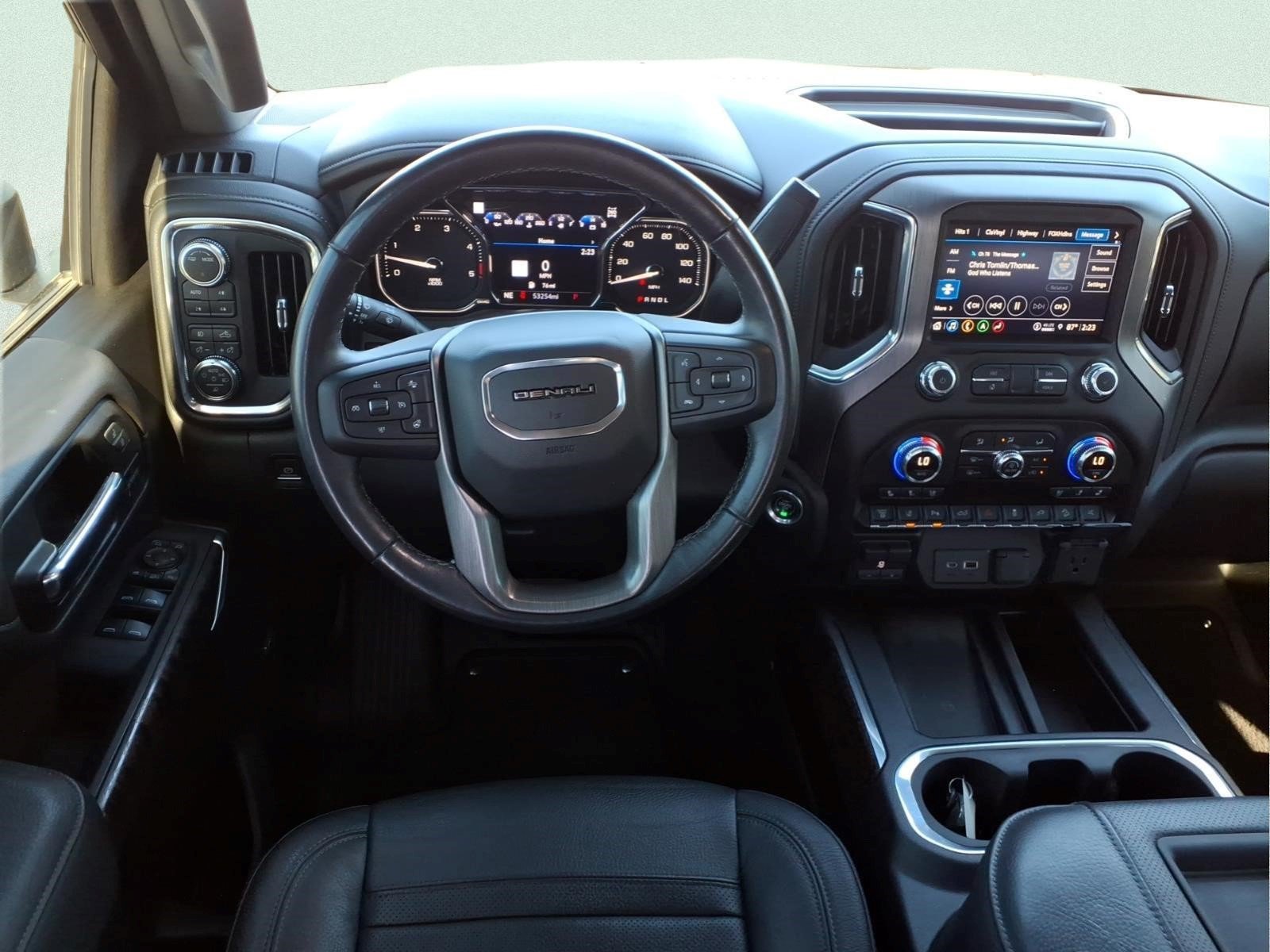 Used 2022 GMC Sierra 3500 Denali w/ Denali Black Diamond Edition AWD/4WD image 5