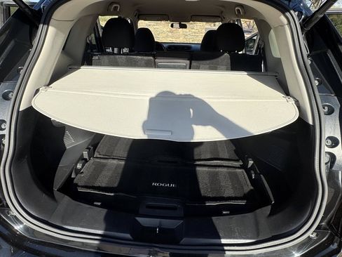 Used 2018 Nissan Rogue SV FWD image 19