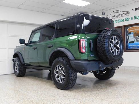 Used 2024 Ford Bronco Badlands image 8