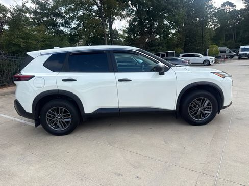 Used 2021 Nissan Rogue S FWD image 3