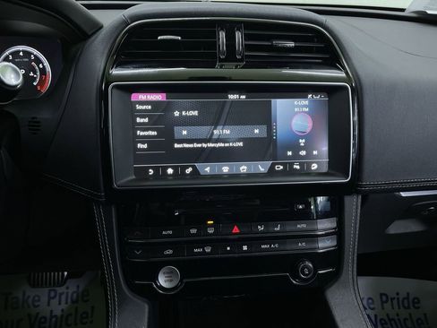 Used 2018 Jaguar F-PACE S image 8