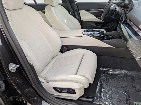 Used 2024 BMW i5 eDrive40i w/ Premium Package image 22