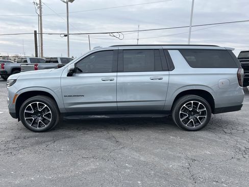 Used 2025 Chevrolet Suburban RST w/ Comfort Package image 8