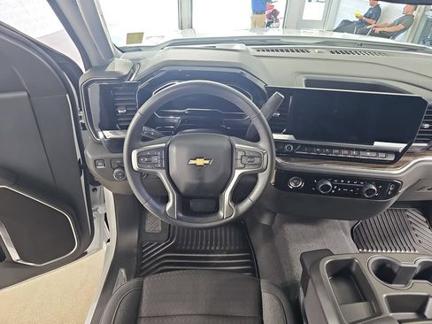 Certified 2024 Chevrolet Silverado 1500 LT AWD/4WD image 19
