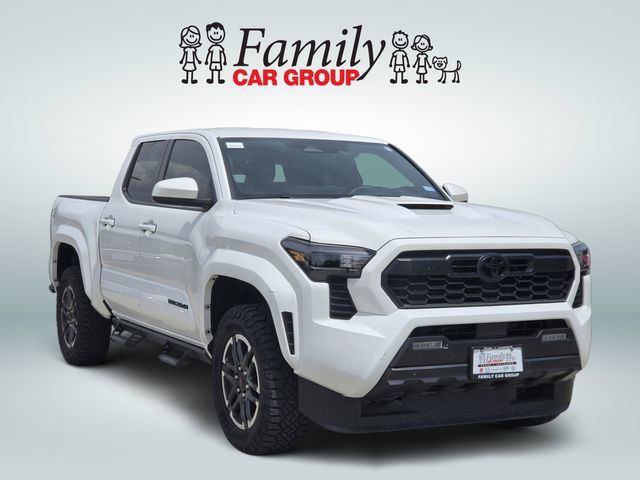 Certified 2025 Toyota Tacoma TRD Sport AWD/4WD image 2