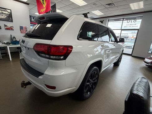 Used 2021 Jeep Grand Cherokee Laredo X AWD/4WD image 14