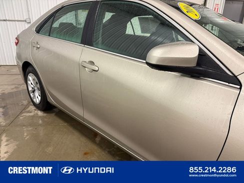 Used 2016 Toyota Camry LE image 12