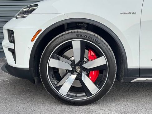 New 2025 Porsche Macan Turbo Electric AWD/4WD image 11