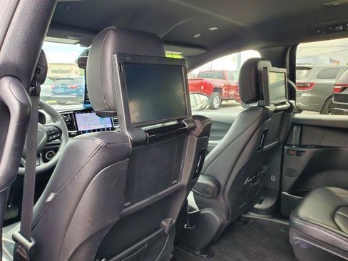 Used 2022 Chrysler Pacifica Touring-L w/ Uconnect Theater Family Group FWD image 26