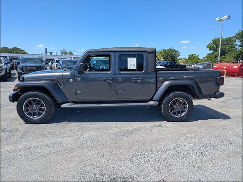 Used 2022 Jeep Gladiator Overland w/ Trailer Tow Package AWD/4WD image 4