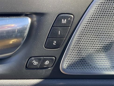 Used 2023 Volvo XC60 B5 Ultimate image 24