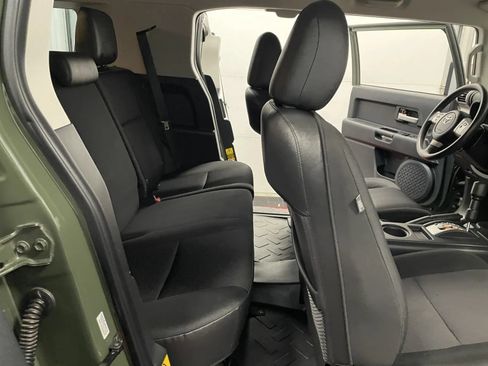 Used 2014 Toyota FJ Cruiser 2WD w/ Convenience Package image 38