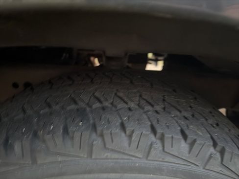 Used 2012 Nissan Frontier SV image 7