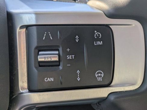 Used 2025 Land Rover Discovery S image 22