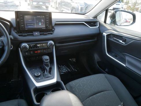Certified 2020 Toyota RAV4 XLE w/ Convenience Package image 15