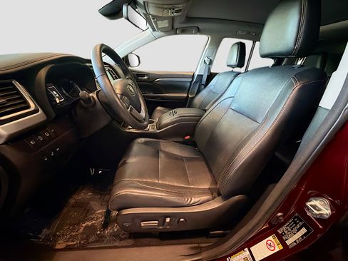 Used 2018 Toyota Highlander Limited Platinum AWD/4WD image 13