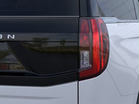 New 2025 Ford Expedition Active image 25