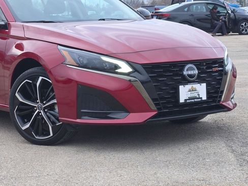 Used 2024 Nissan Altima 2.5 SR image 2