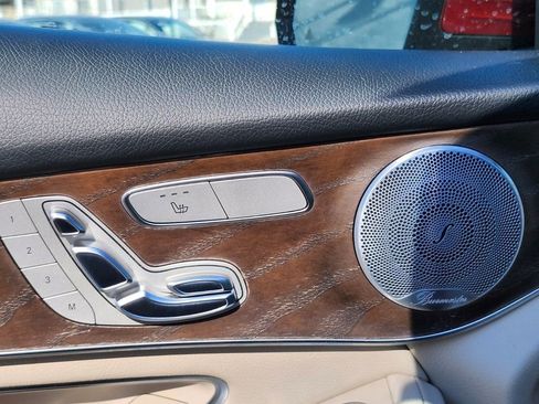 Used 2018 Mercedes-Benz GLC 300 4MATIC image 17